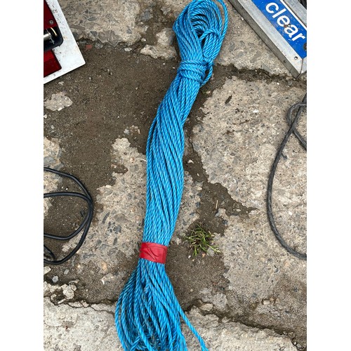 23 - 30m of blue rope