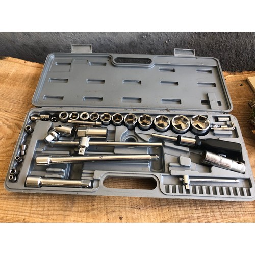 47 - Part socket set. Metric