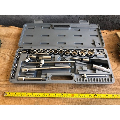 47 - Part socket set. Metric