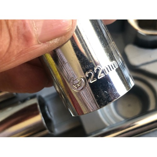 47 - Part socket set. Metric