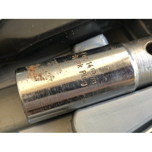 47 - Part socket set. Metric