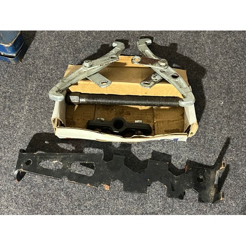 65 - Bergen 150mm gear bearing puller