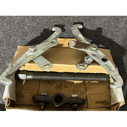 65 - Bergen 150mm gear bearing puller