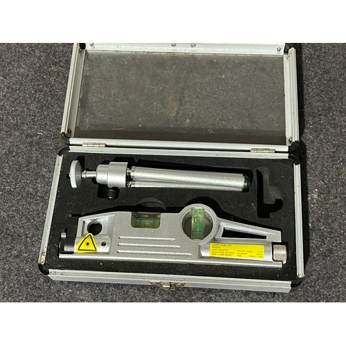 66 - Mini laser level with tripod