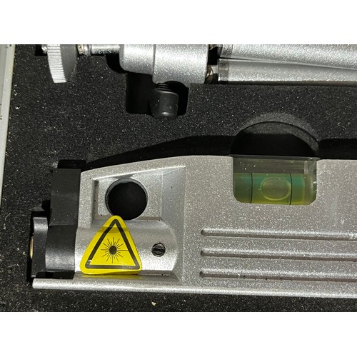 66 - Mini laser level with tripod