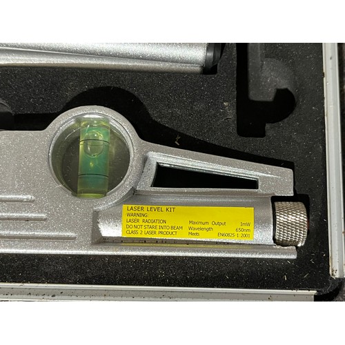 66 - Mini laser level with tripod