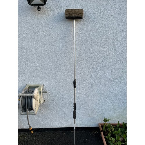 89 - Soft telescopic car or window brush