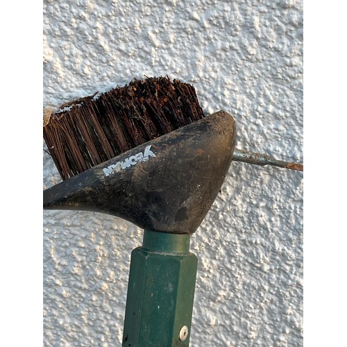 97 - Gutter brush
