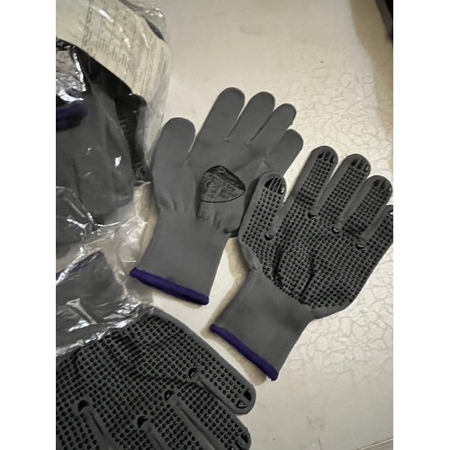 125 - Grey grippy work gloves