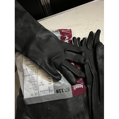 127 - Rubber safety gloves