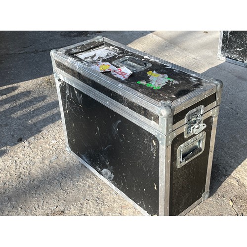 186 - Flight crate with foam and divider