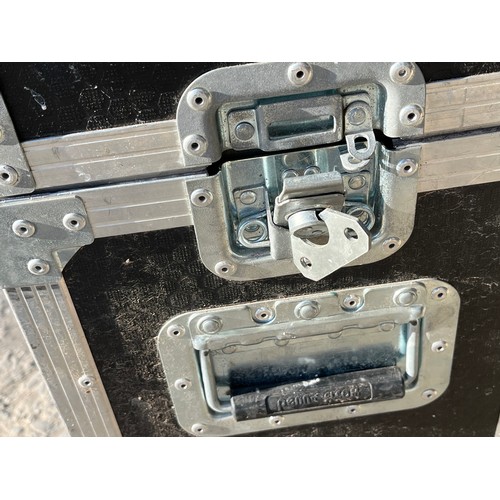 186 - Flight crate with foam and divider