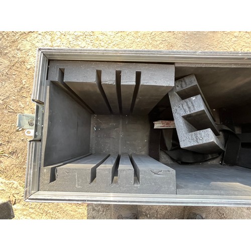186 - Flight crate with foam and divider