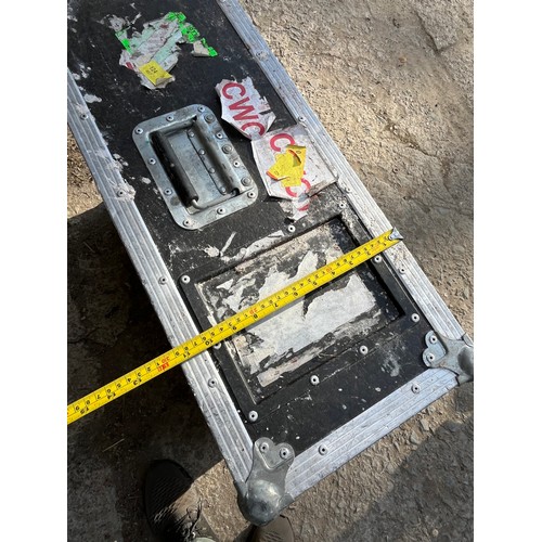 186 - Flight crate with foam and divider