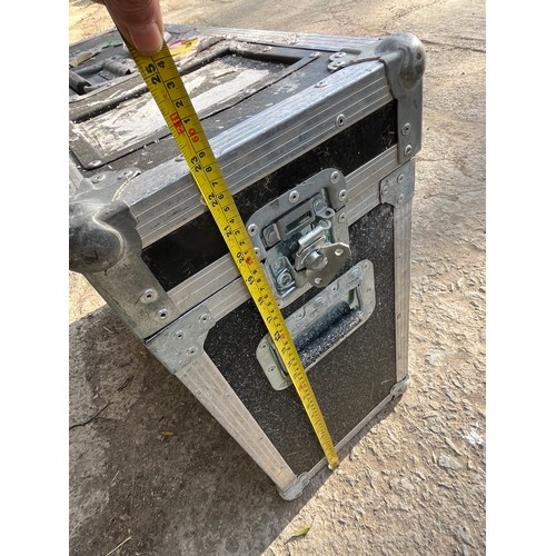 186 - Flight crate with foam and divider