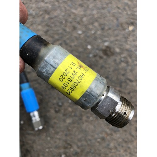 247 - 5No. hydraulic pipes with fittings 3/8