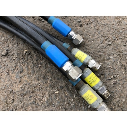 247 - 5No. hydraulic pipes with fittings 3/8