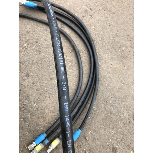 247 - 5No. hydraulic pipes with fittings 3/8