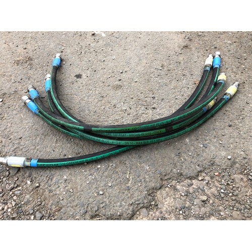267 - 5No. hydraulic pipes with fittings 3/8