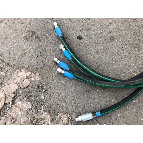 267 - 5No. hydraulic pipes with fittings 3/8