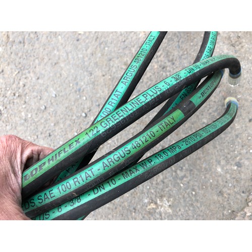 267 - 5No. hydraulic pipes with fittings 3/8