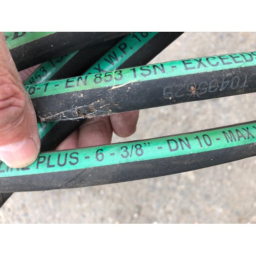 267 - 5No. hydraulic pipes with fittings 3/8