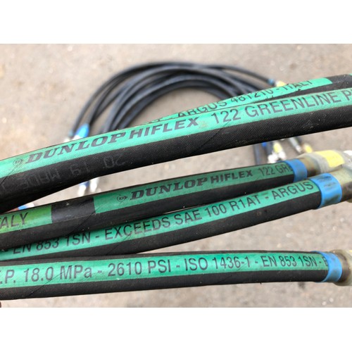 267 - 5No. hydraulic pipes with fittings 3/8