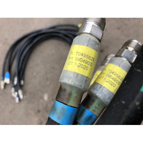267 - 5No. hydraulic pipes with fittings 3/8