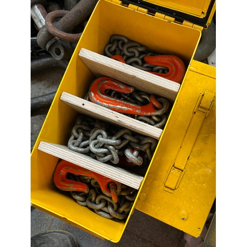 317 - MOD - Yellow metal box with 4 adjustable length chains