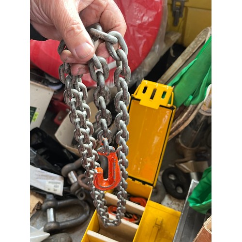 317 - MOD - Yellow metal box with 4 adjustable length chains