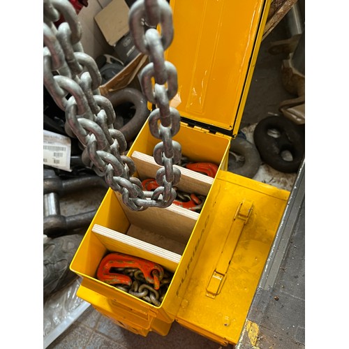 320 - MOD - Yellow metal box with 4 adjustable length chains