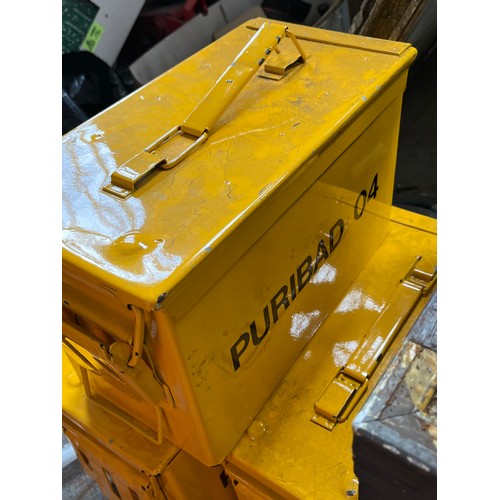 320 - MOD - Yellow metal box with 4 adjustable length chains