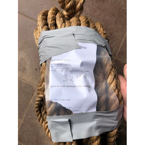 330 - MOD - Approx 32m of thick sisal / hemp rope