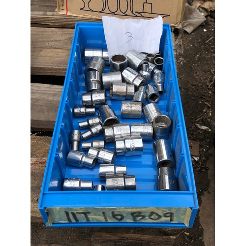 390 - MOD -  Box of 40No. Mixed sockets.
