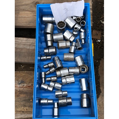 390 - MOD -  Box of 40No. Mixed sockets.