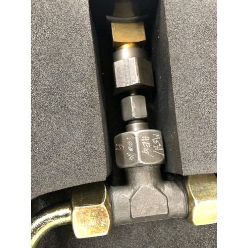 402 - MOD - 400 bar Hydraulic Testing kit. Hoses expired. Unused.
