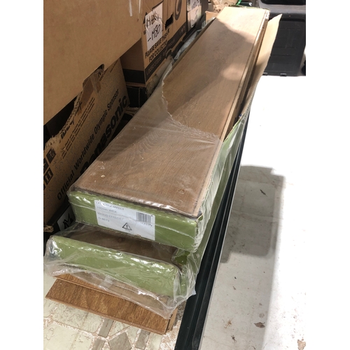 440 - 14 lengths of laminate Oak effect flooring.