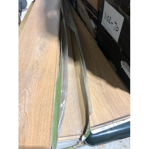 440 - 14 lengths of laminate Oak effect flooring.