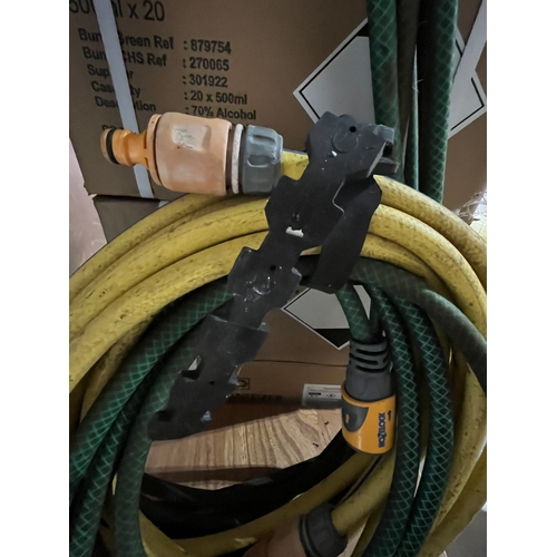 446 - 2 Hosepipes with fittings