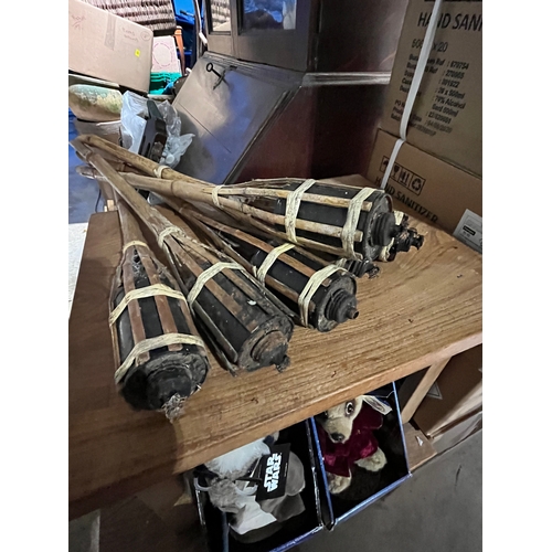 448 - Garden lanterns with wicks