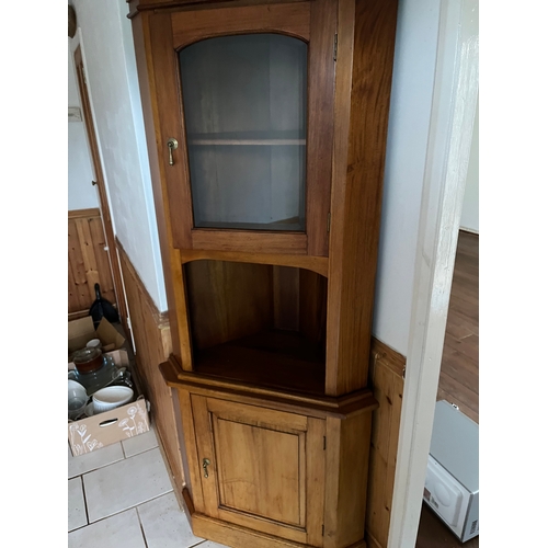 486 - Corner cabinet