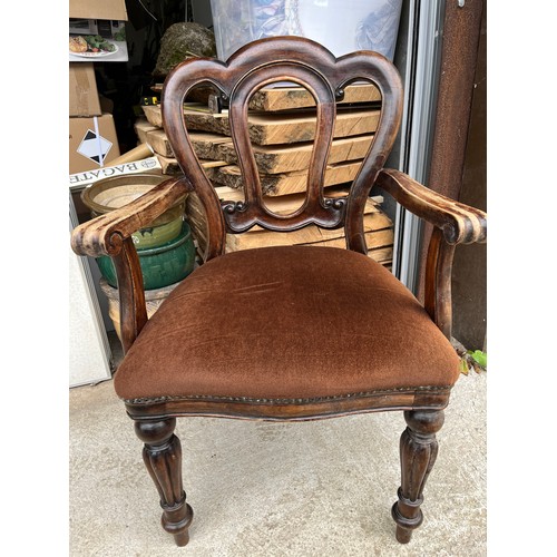 526 - A single Late Georgian 19thC carver chair