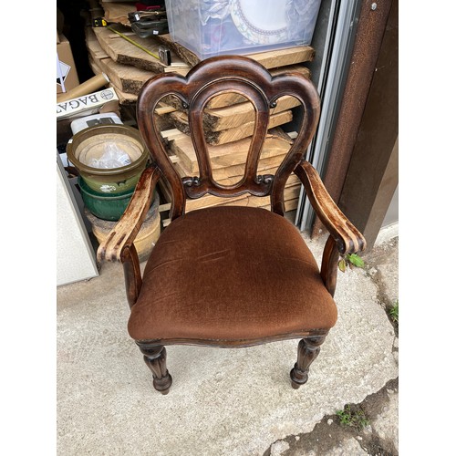 526 - A single Late Georgian 19thC carver chair