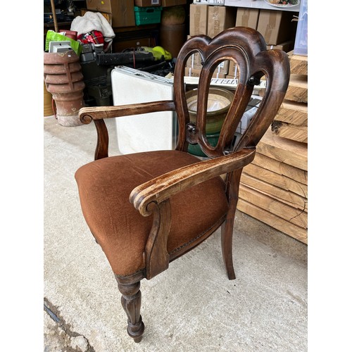 526 - A single Late Georgian 19thC carver chair