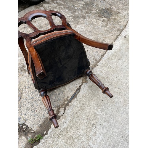 526 - A single Late Georgian 19thC carver chair