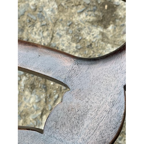 526 - A single Late Georgian 19thC carver chair