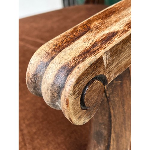 526 - A single Late Georgian 19thC carver chair