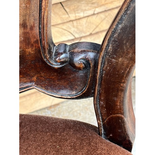 526 - A single Late Georgian 19thC carver chair