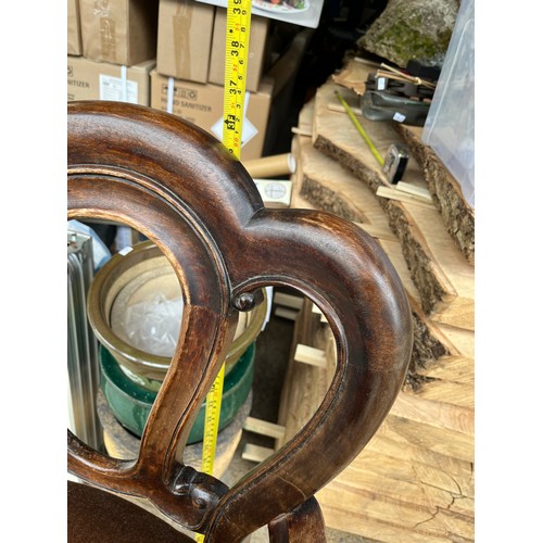 526 - A single Late Georgian 19thC carver chair