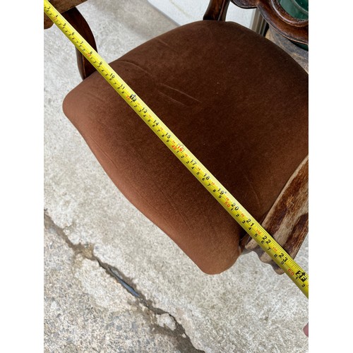 526 - A single Late Georgian 19thC carver chair